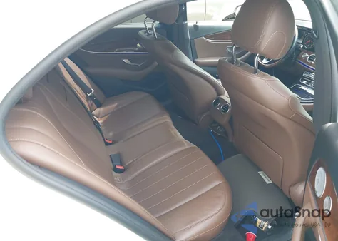 2017 Mercedes-Benz E 300 z USA, uszkodzony, nr VIN WDDZF4JB8HA275737